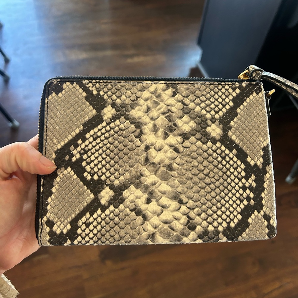 Tory Burch Gold Python Britten large wristlet Logo Snakeskin Clutch - Picture 9 of 10